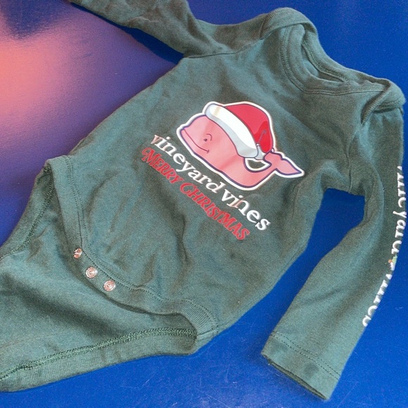 EUC Vineyard Vines Christmas onesie 0-3 months - Picture 4 of 4